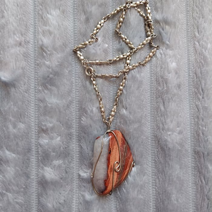 Wisiorek z naturalnym jaspisem