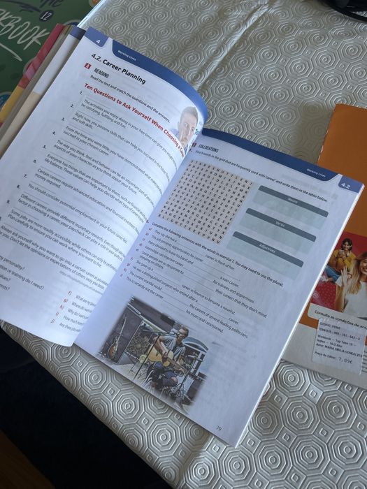 Cadernos de atividades 10° e 11° Ano de Inglês “Top Teen”