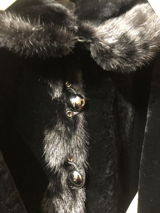 Шуба натуральна   мутон 46 р
