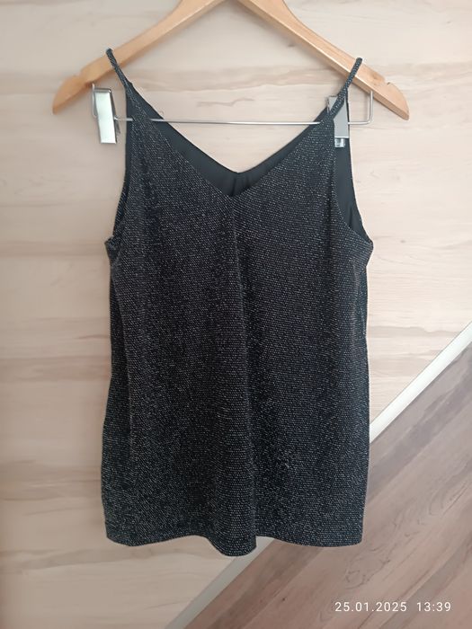 Czarna połyskująca na srebrną bluzkę na ramiączkach
