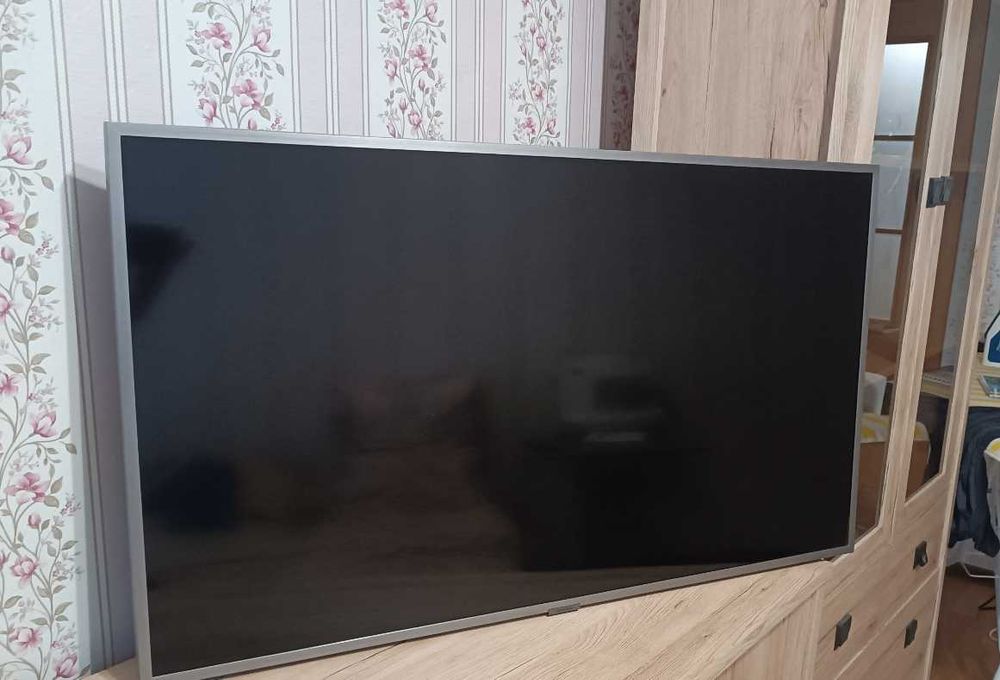 Телевізор SAMSUNG EU43RU7470U
