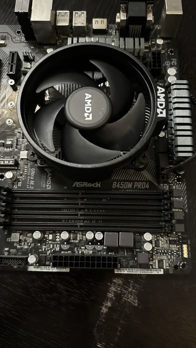 Материнська плата ASRock B450M PRO4 Am4 ryzen 3 3200g