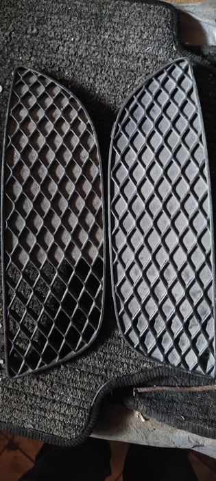 7450A223 Mitsubishi Заглушка (решетка) противотуманных фар бампера пер