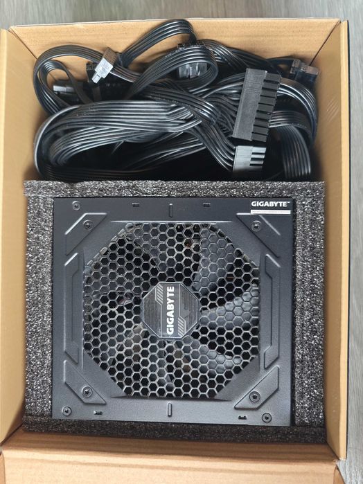 Fonte de Alimentação Modular Gigabyte P750GM 750W 80PLUS Gold