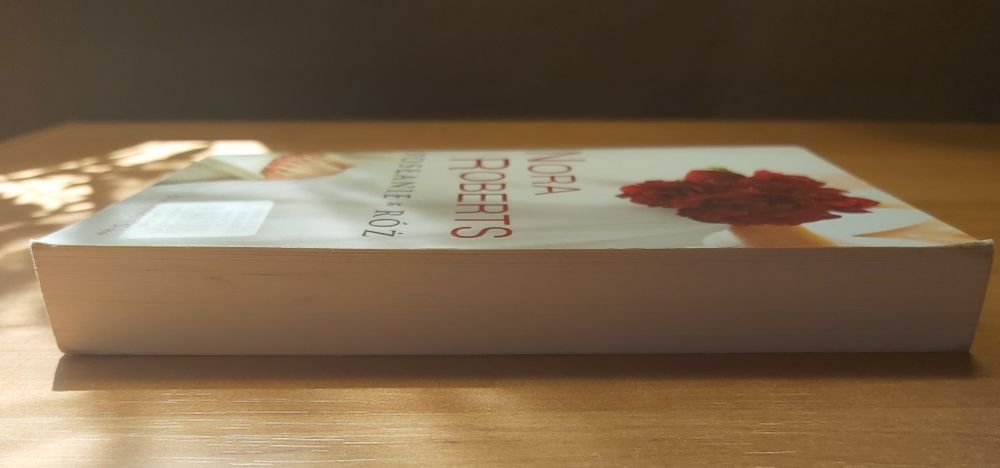 Posłanie z róż - Nora Roberts