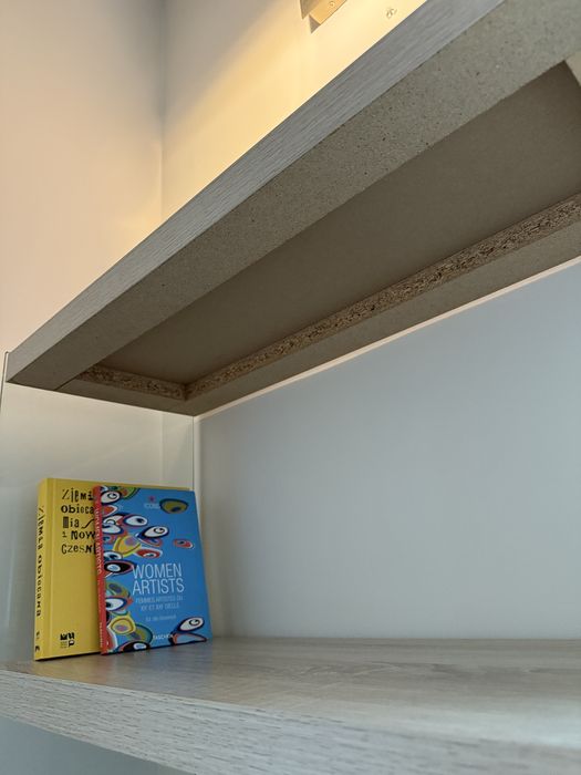 Regał szklany transparentny witrynka biblioteczka  lewitujące półki