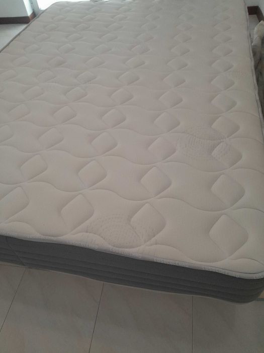 Vendo cama + estrado e colchão da Ikea