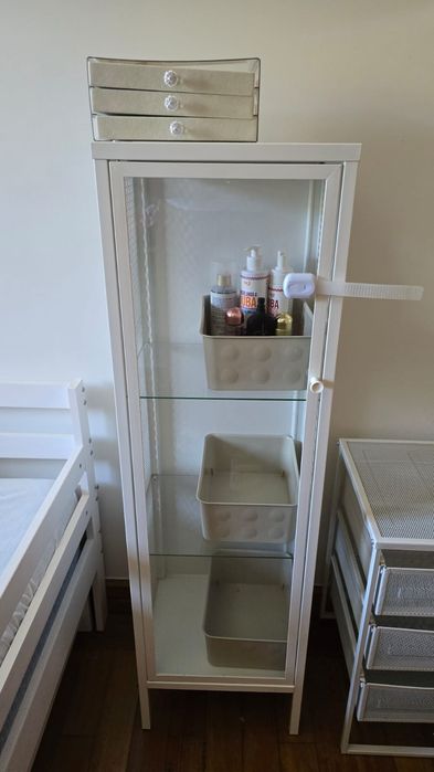 Móvel de Arrumação com porta de vidro