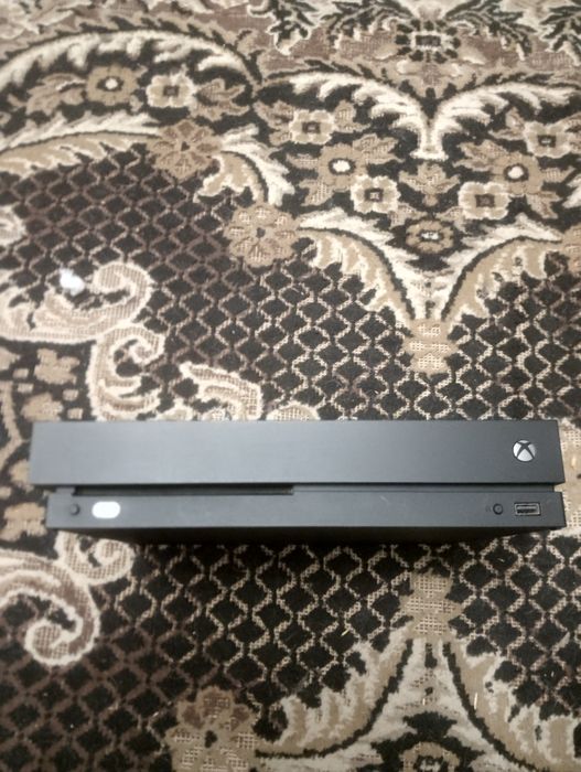 Продам xbox one x   1т