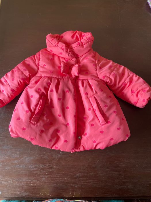 Blusão acolchoado em tom de coral para menina 12 -18 meses