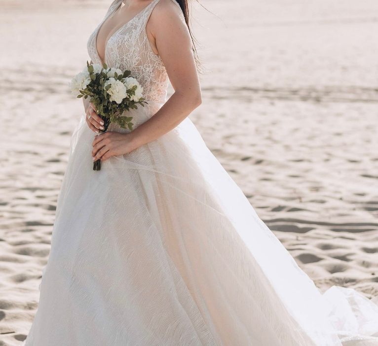 Suknia ślubna ivory z trenem