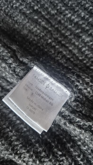 Samsoe Samsoe sweter S
Brak 2 guzików
Poza tym stan bdb