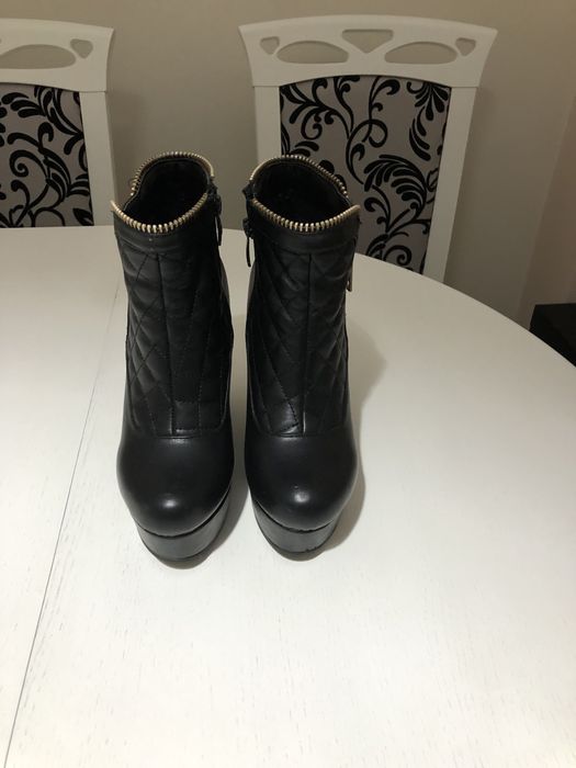 Ботильйони на платформі