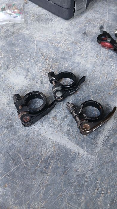 Vendo 3 Apertos Rápidos de Selim