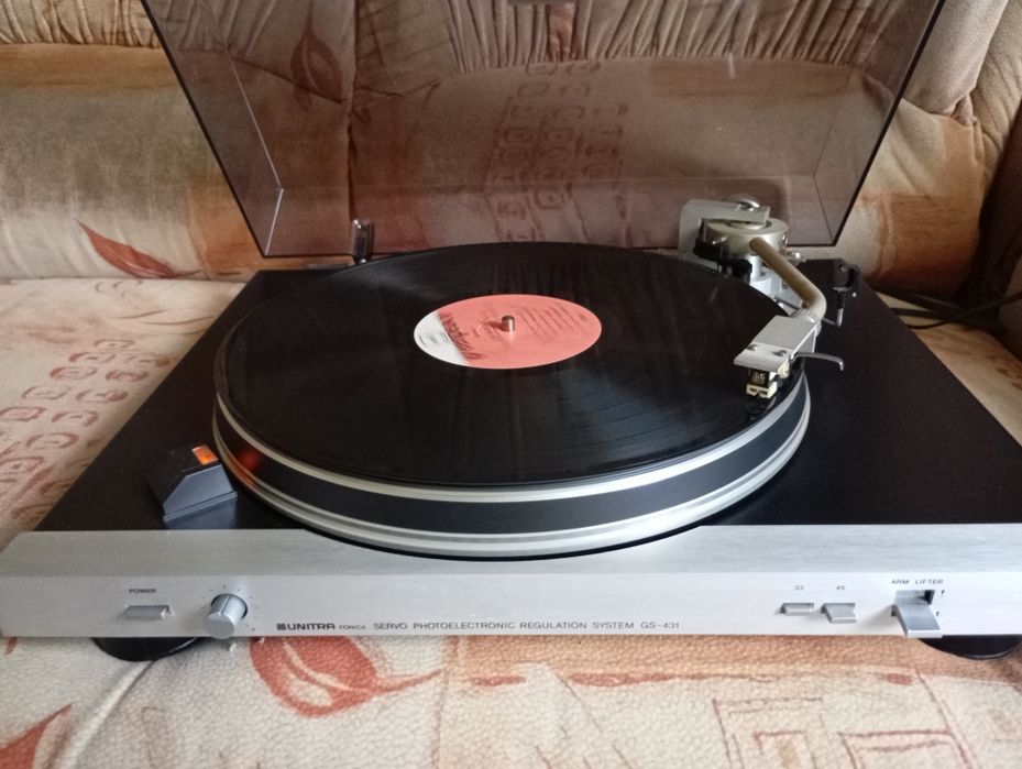 Проигрыватель виниловых пластинок