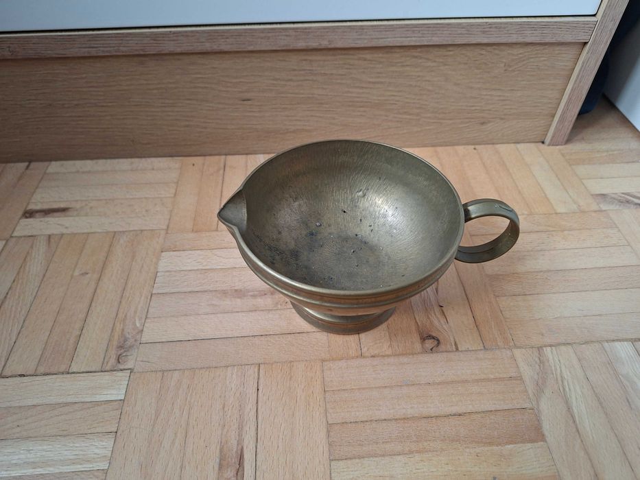 Mosiężny kubek  .
