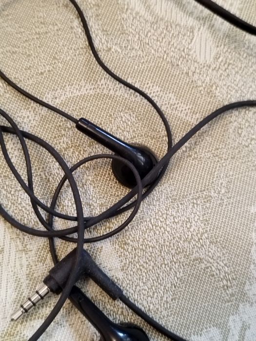 Dwie ładowarki Nokia z cienkim bolcem