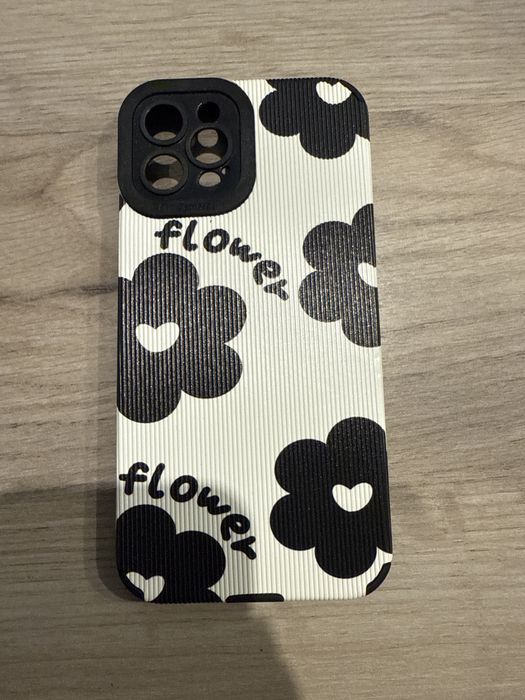 Etui na iPhone 12 Pro wzór kwiatowy