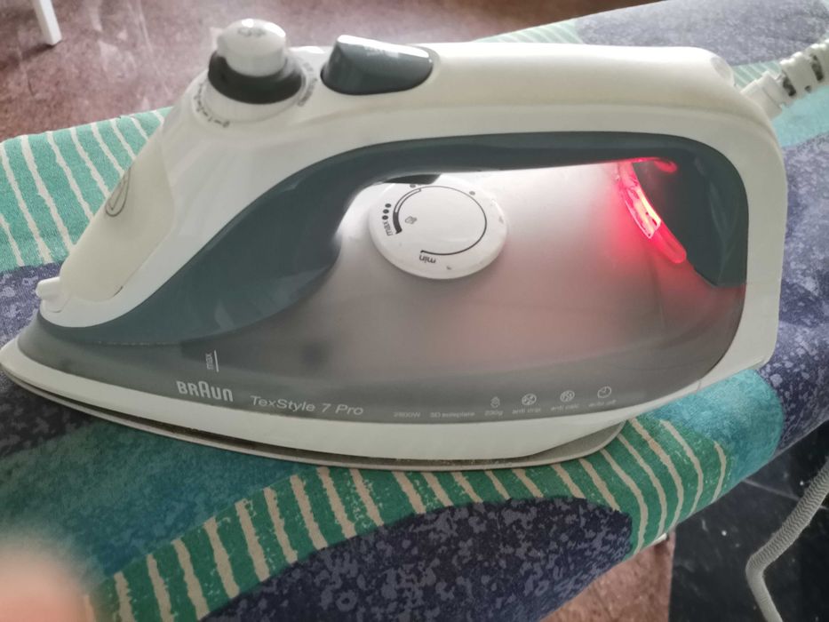 BRAUN Steam Iron423918841208524806