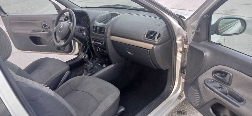 Vendo Comercial Renault Clio 1.5 DCI