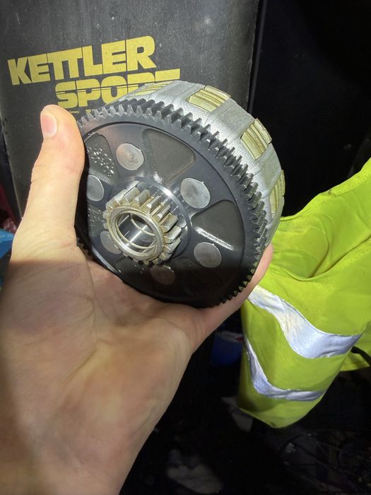 Kosz sprzeglowy komplet derbi