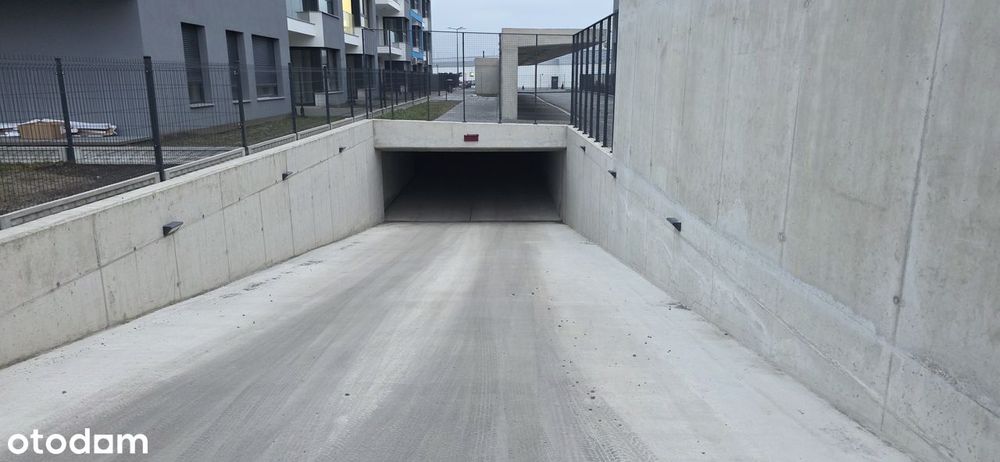 Miejsce garażowe ul. Rozmarynowa w Opolu.