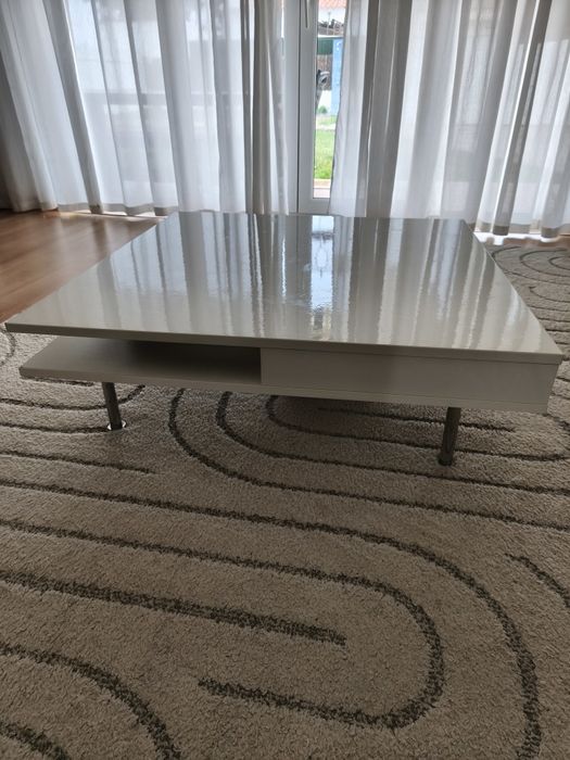 Mesa IKEA usada em bom estado