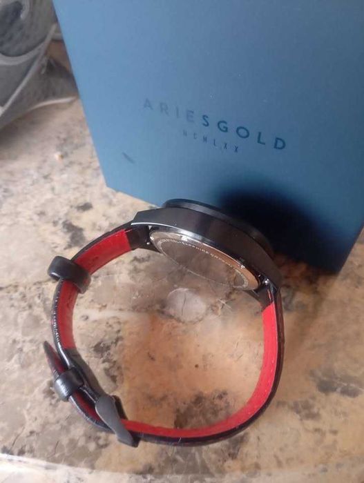 à venda: relógio elegante da marca Singapura ARIES GOLD.