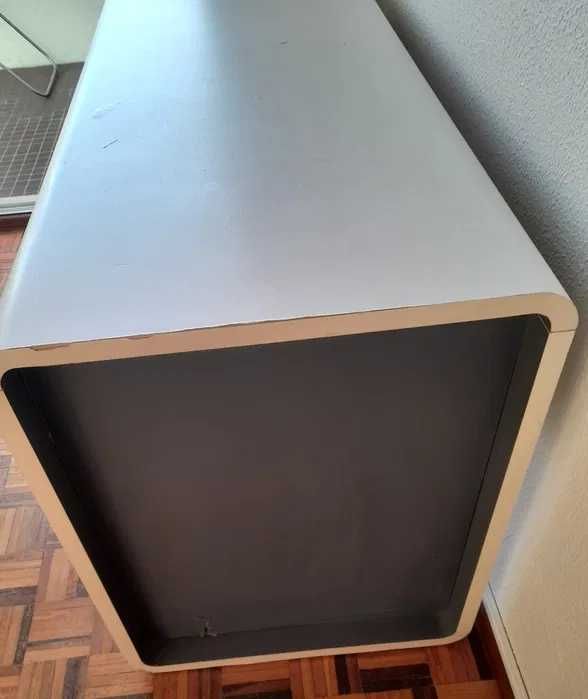 Secretária branca- 1,41 m x 58 cm x 75 cm
