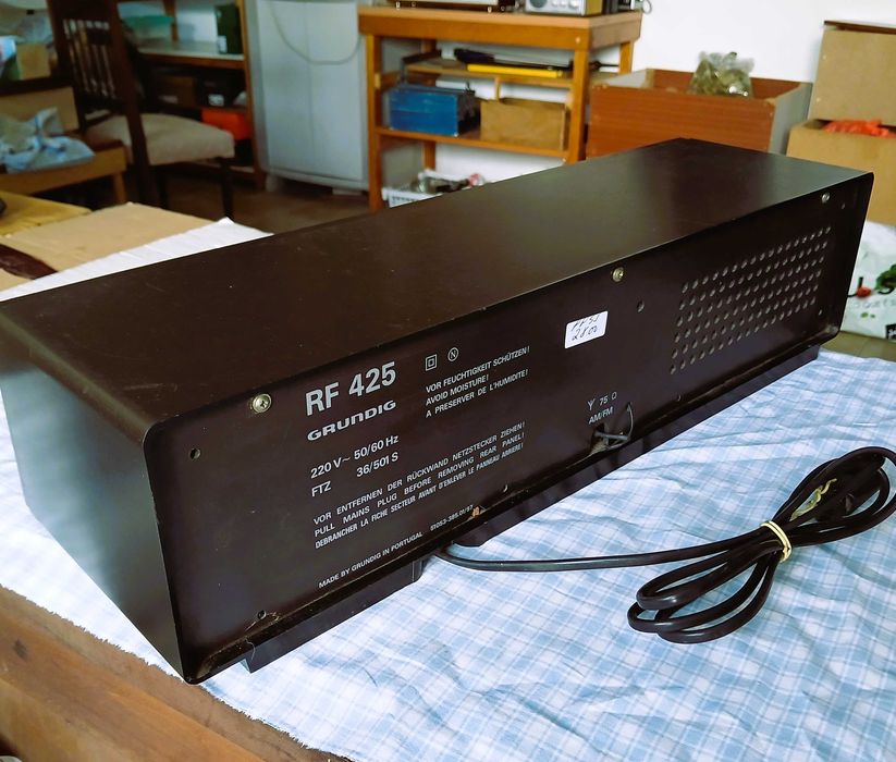 Rádio Grundig RF425 fabricado em Portugal