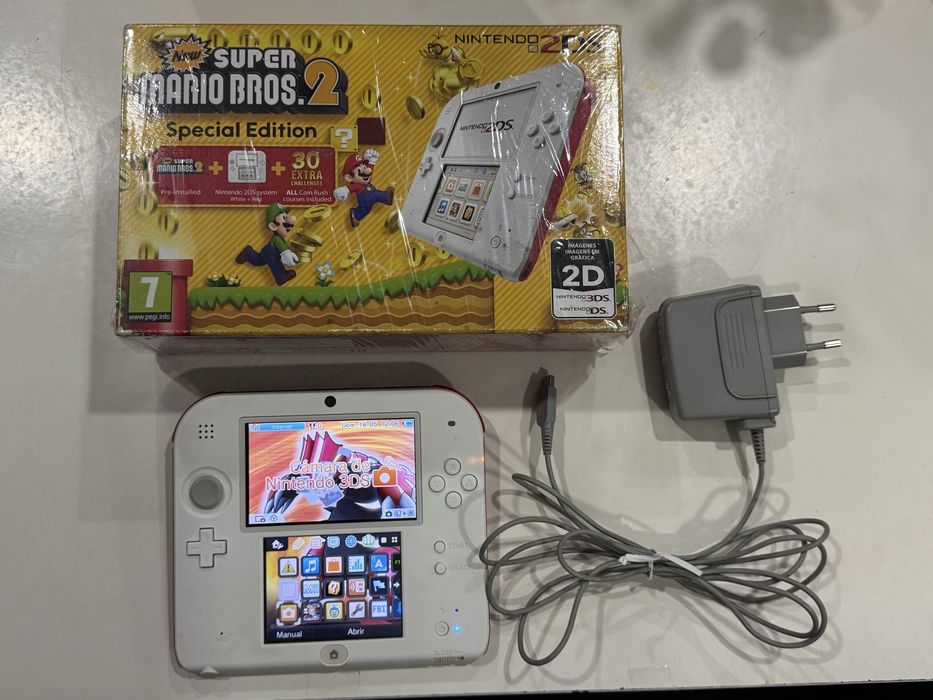 Nintendo 2DS (edição limitada Mario) com caixa e carregador