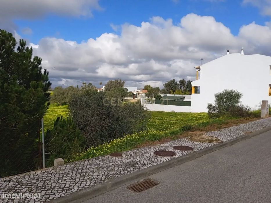 Não Perca Esta Grande Oportunidade! Terreno Urbano Com Projecto Aprova
