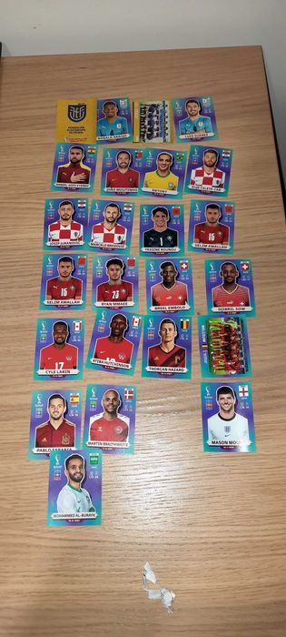Vendo caderneta do mundial 2022 Qatar, completa +24 cromos