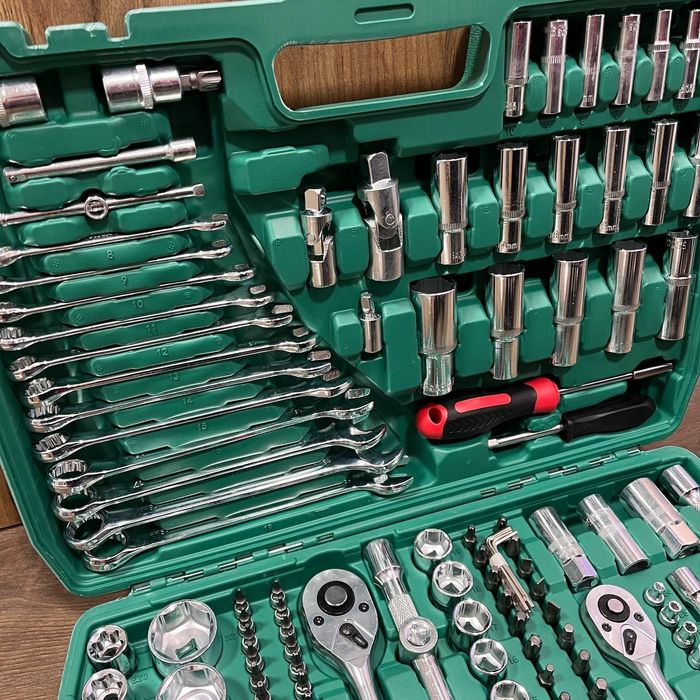 Набір інструментів на 216 предметів