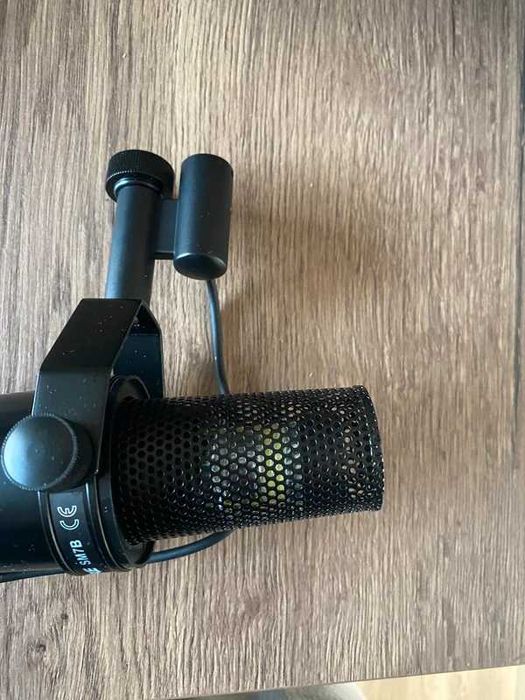 Shure SM7B - Microfone de Estúdio