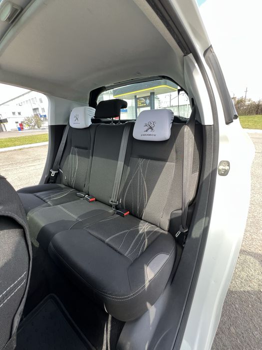 Peugeot 208 2013