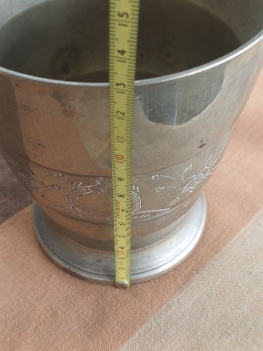 Balde do gelo em casquinha e castiçais