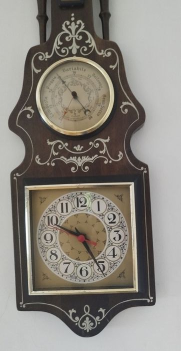 Relógio Vintage em Madeira.