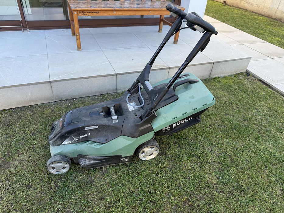 Corta-relvas a bateria Bosch AdvancedRotak 36-660