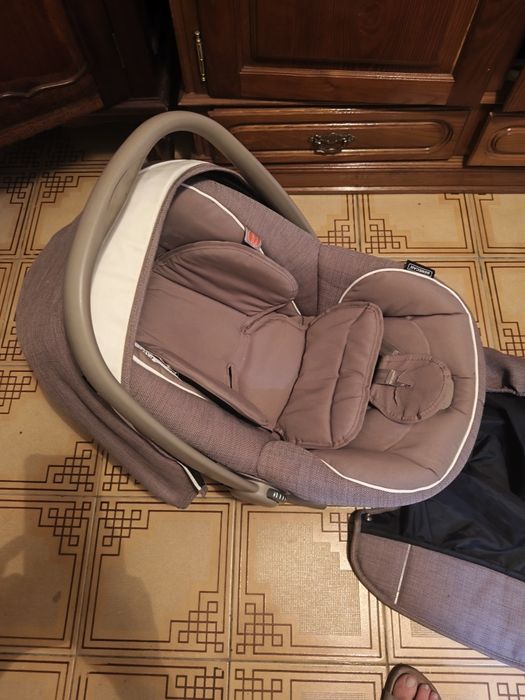 Carinho de bébé.