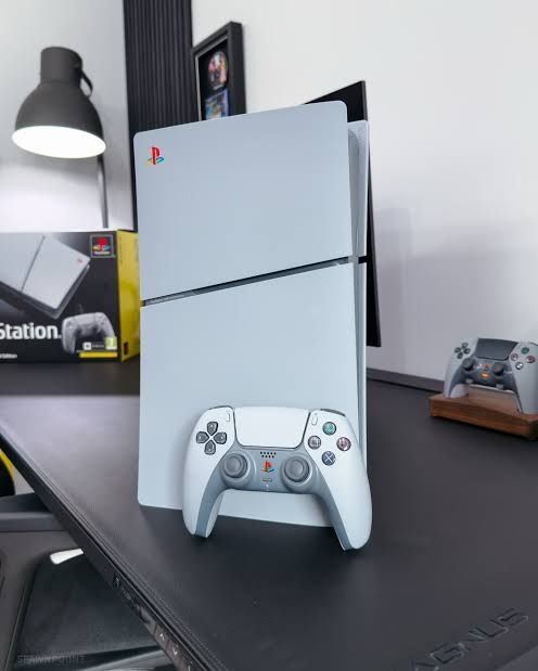 PS5 PlayStation  Slim 30th Sprzedaż lub Zamienię za PS5 PRO