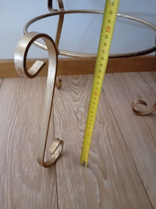 Suporte em Ouro (Falso) e Ferro (Verdadeiro) – Pura Robustez