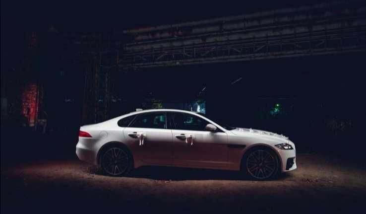 Auto do ślubu Jaguar XF biały