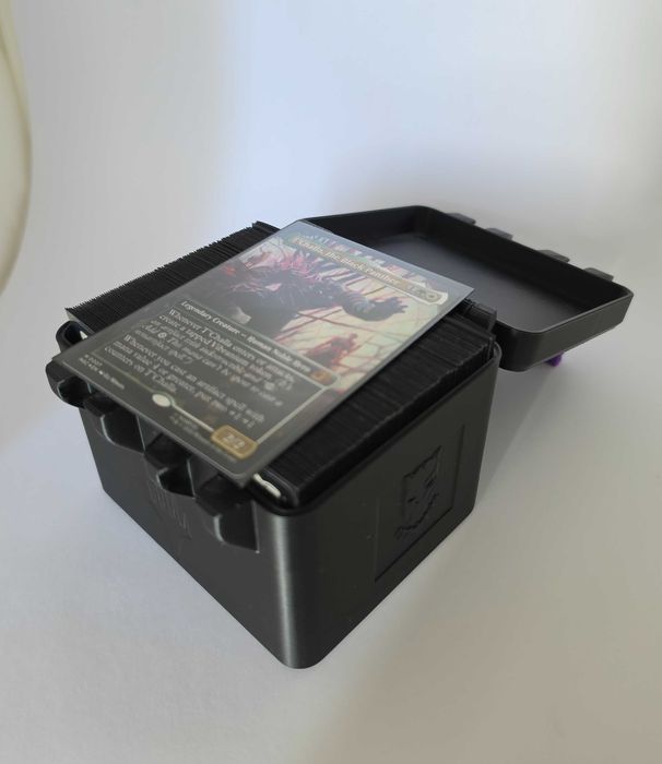 DeckVault Commander Caixa para até 120 Cartas | Commander | Fecho Mecânico | Personalizável