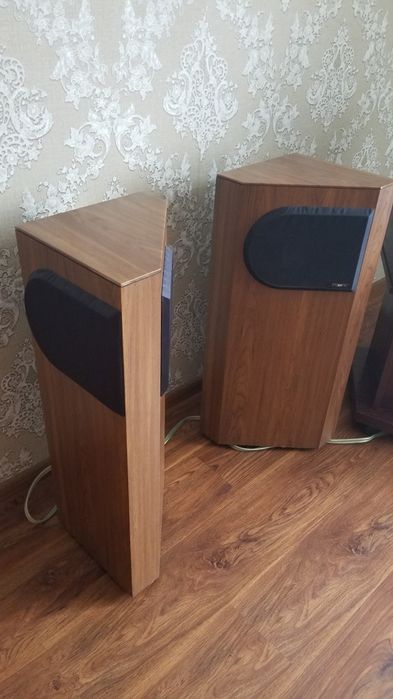 Bose 401 . Left right.  Стильна.