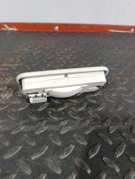 Luz de tejadilho Volkswagen Polo 99-02 6N0947105F