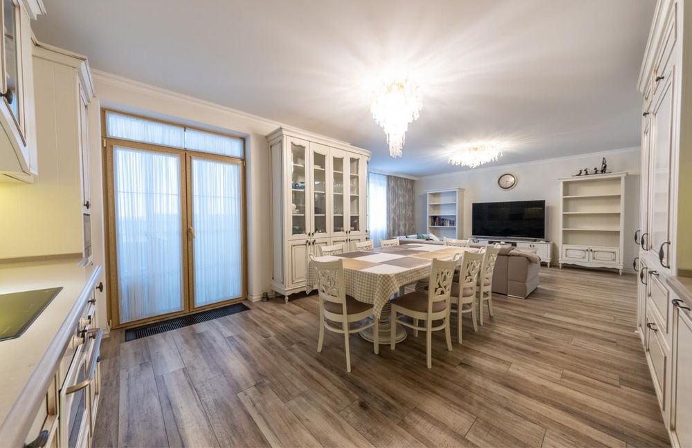 Продаж 3к. вул.Деміївська 13+паркомісце. Дизайнерський ремонт.єОселя