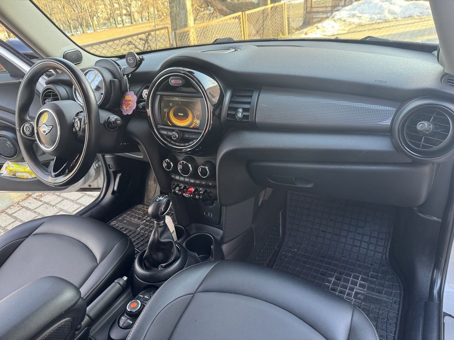 Mini Cooper one 4 doors 2017