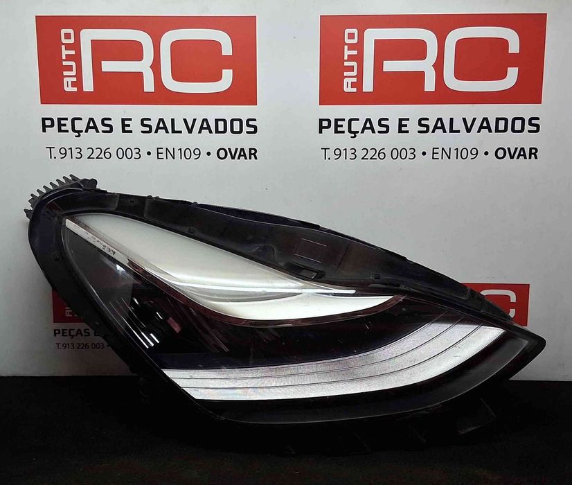 Ótica / Farol Direito 1077376-50-B - TESLA MODEL 3