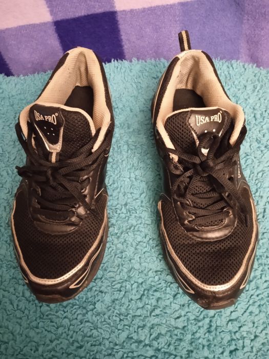 Продам кроссовки женские 37-38размер.